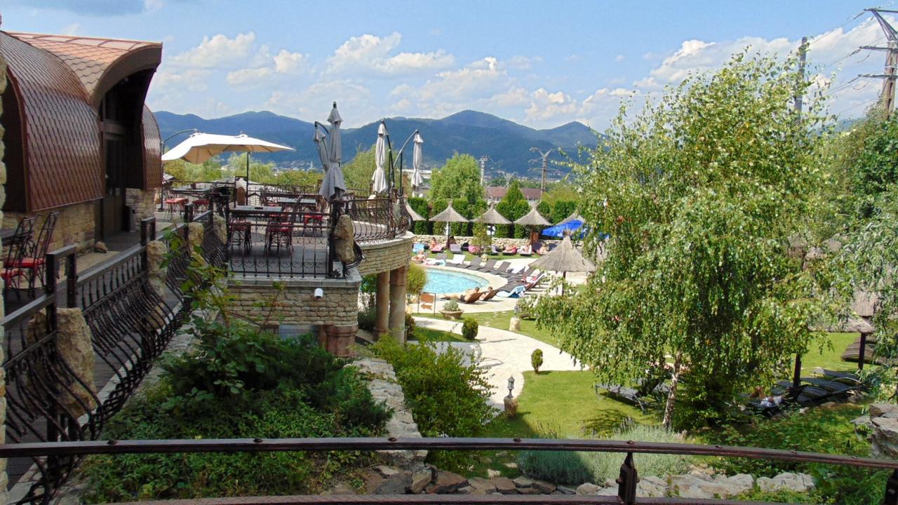 Hotel Castel Transilvania Baia Mare Exterior foto